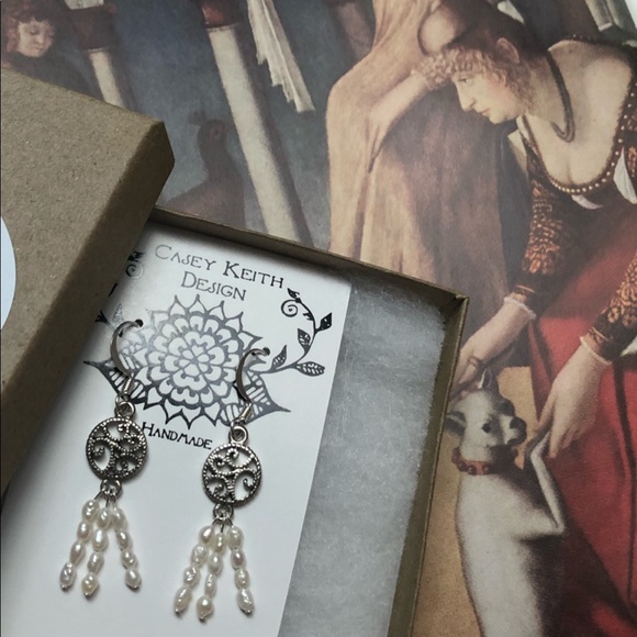 The Bride 👰🏻 Earrings - Picture 5 of 8